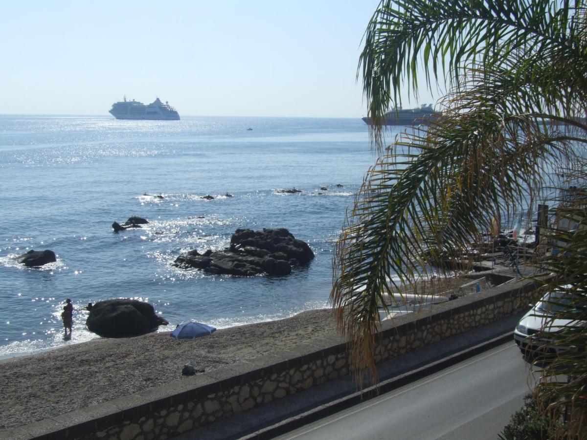 Casa Nicole Fronte Mare Villa Giardini Naxos Eksteriør billede